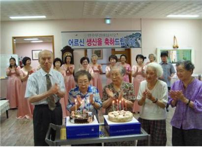 조원2동 부녀회&#44; 홀몸어르신 생신상 차려 드려